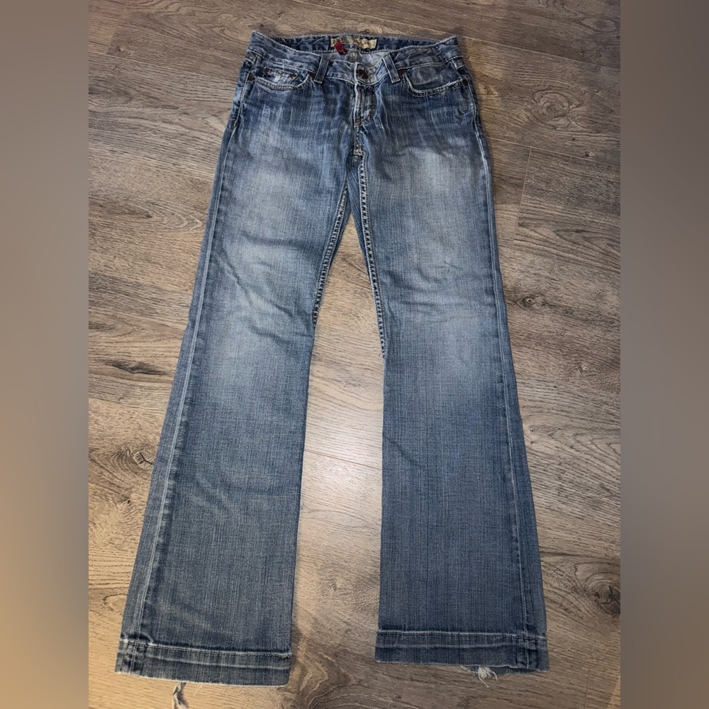 BKE Buckle - Y2K low waisted Jeans with light flare!
Style - Madison stretch